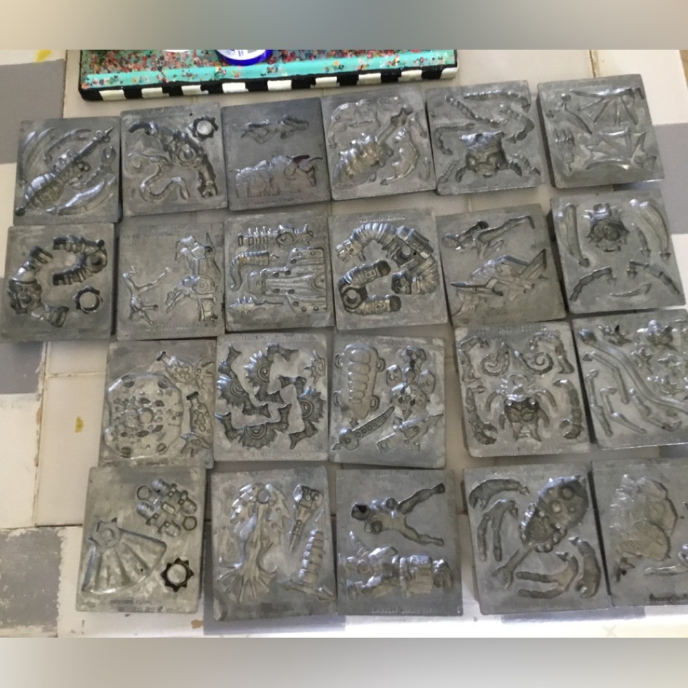 Creepy Crawler lot 24molds vintage GUC all you see here